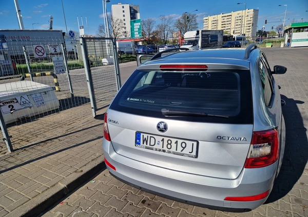 Skoda Octavia cena 42424 przebieg: 162000, rok produkcji 2017 z Warszawa małe 211
